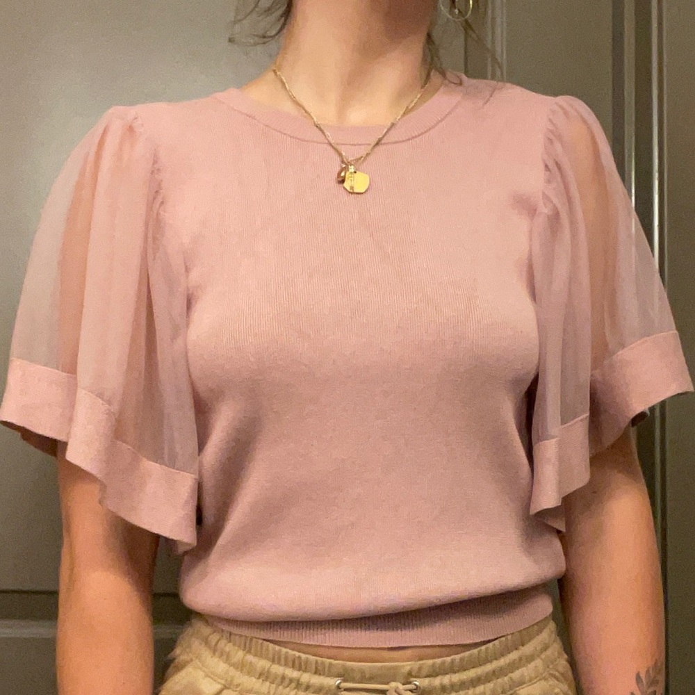 Pink puffy arm tulle shirt